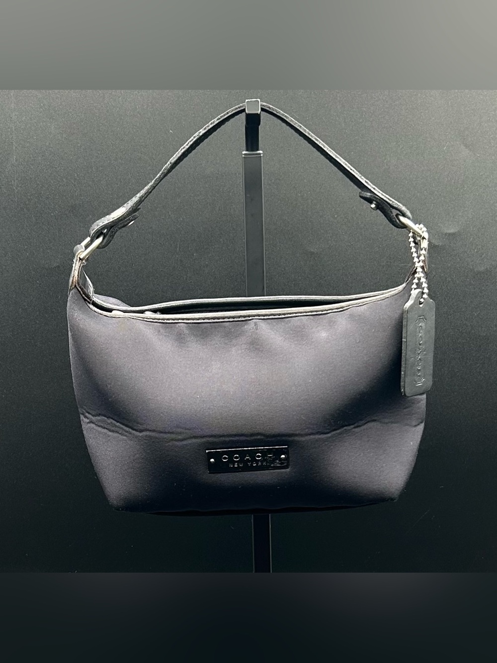 VINTAGE COACH New York Ergo-Style  Small-Black Handbag.